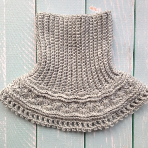 Grey Sea Waves Crochet Neck Warmer Pattern